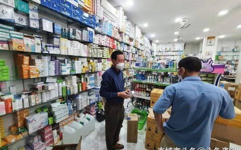 泰国疫情蔓延，在泰柬埔寨劳工纷纷喝中药，医生：没病别喝！