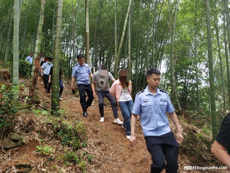 蕉城警方摧毁一深山聚众赌博窝点，抓获涉赌人员10名