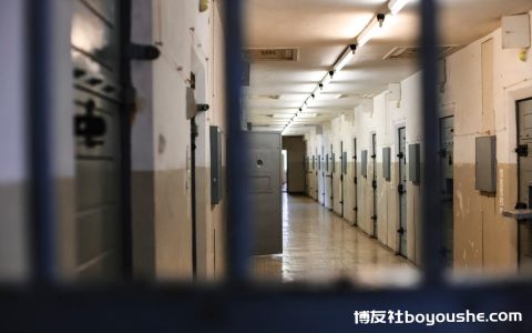 马来西亚男子因赌博欠债在新加坡入狱